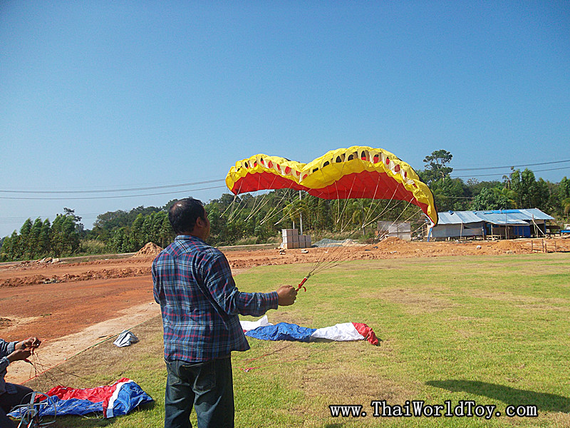 ร่มบินบังคับ 4 ช่อง ร่ม 1.5 เมตร