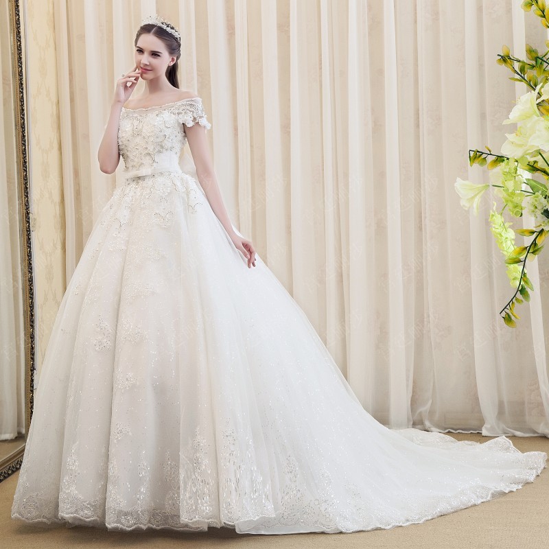 BRL050 **พรีออเดอร์**ชุดแต่งงานหรูหราประดับดอกไม้ผสมเพชรและคริสตัล สวยงามดุจเจ้าหญิง