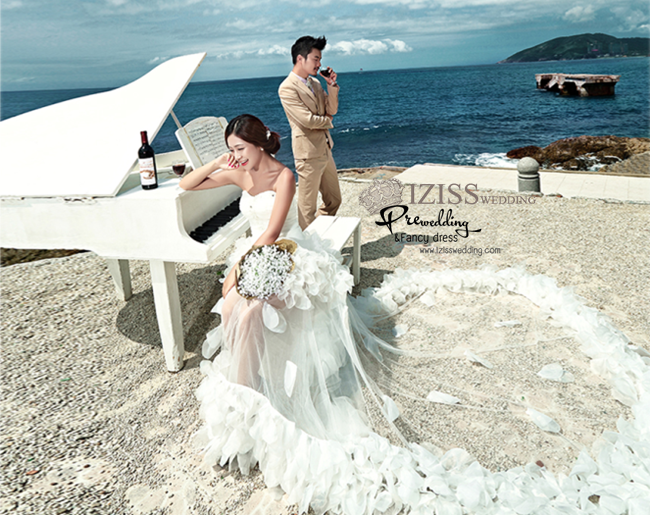 PW402- **พรีออเดอร์**ชุดคู่ถ่ายพรีเวดดิ้ง (prewedding dress) & ชุดแต่งงานแฟนซี (Fancy wedding dress)ชายหญิงสไตล์เจ้าชายเจ้าหญิง "ธีมสีน้ำเงิน"