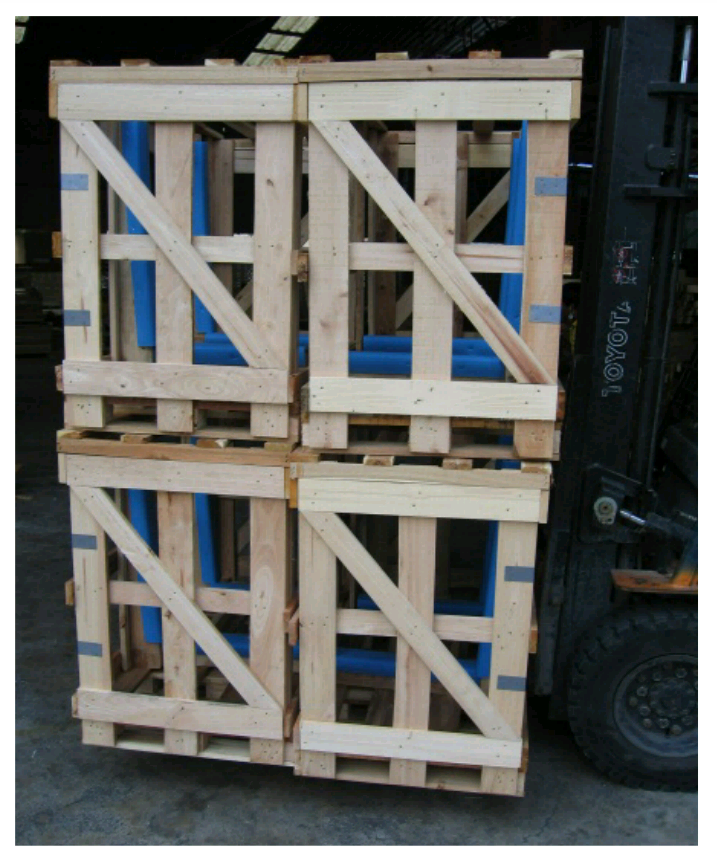 รางโฟมรูปตัวU(U profile)นำมาหุ้มโครงลังไม้ที่ใช้ใส่เครื่องจักร เพื่อป้องกันความเสียหายจากการขนส่ง