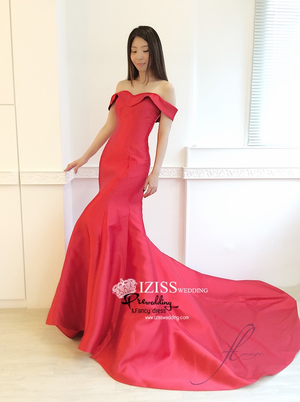 PW451- **พรีออเดอร์สีเขียว และสีแดง**ชุดเดรสสีเขียว เดรสสีแดง ชุดถ่ายพรีเวดดิ้ง (prewedding dress) & ชุดแต่งงานแฟนซี (Fancy wedding dress) "ธีมสีเขียว แดง"