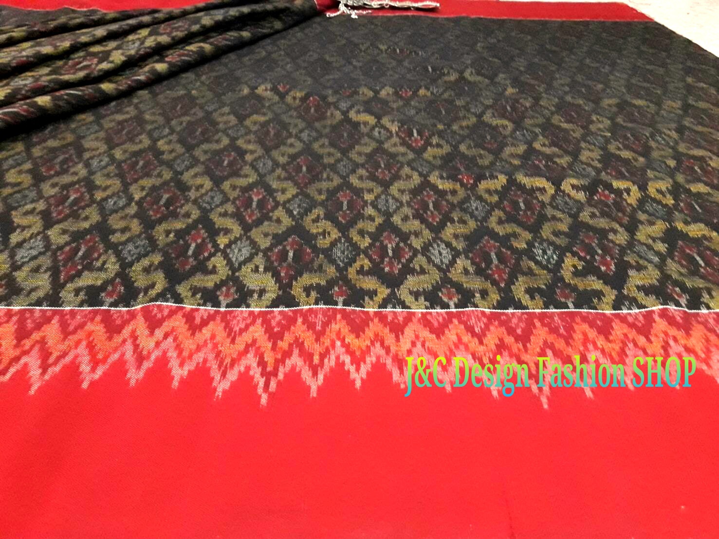 ผ้าซิ่นมัดหมี่ตีนแดง ผ้าซิ่นตีนแดง ผ้าถุงฝ้ายมัดหมี่ตีนแดง ผ้าทอพื้นเมืองบุรีรัมย์ ลายขอนาคเล็ก อัปสรา 2 เมตร