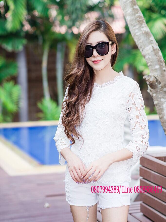 เสื้อลูกไม้สไตน์เกาหลีคอปักมุกสีขาว เสื้อลูกไม้สไตน์วัยรุ่น เสื้อใส่ผ้าซิ่น เสื้อลูกไม้แขนสามส่วนคอปักมุกสีขาว ตัว