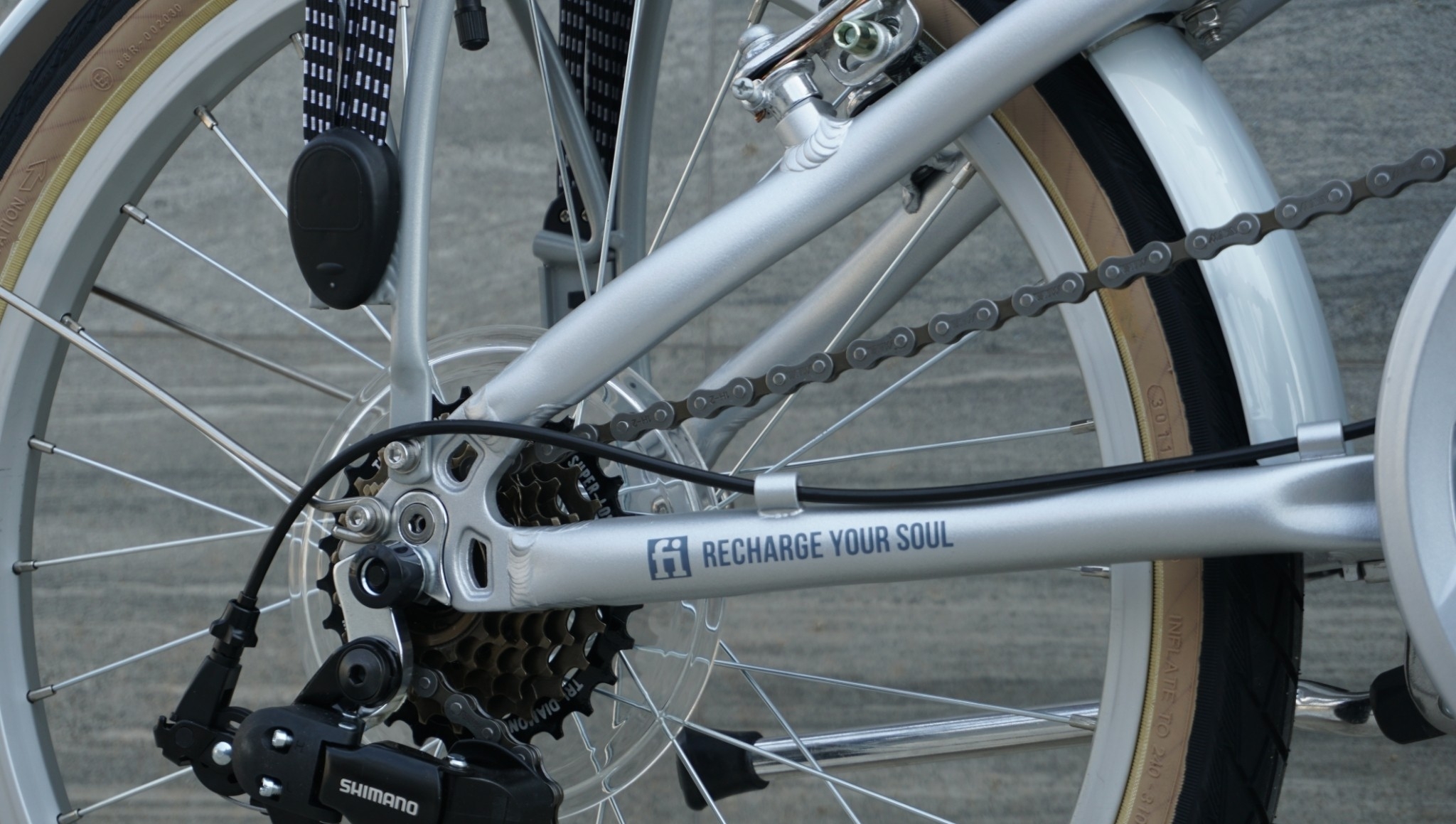 Fika Frappe จักรยานพับได้ เฟรมอลูมิเนียม ล้อ 20" 7 สปีด พร้อมตะแกรง บังโคลน