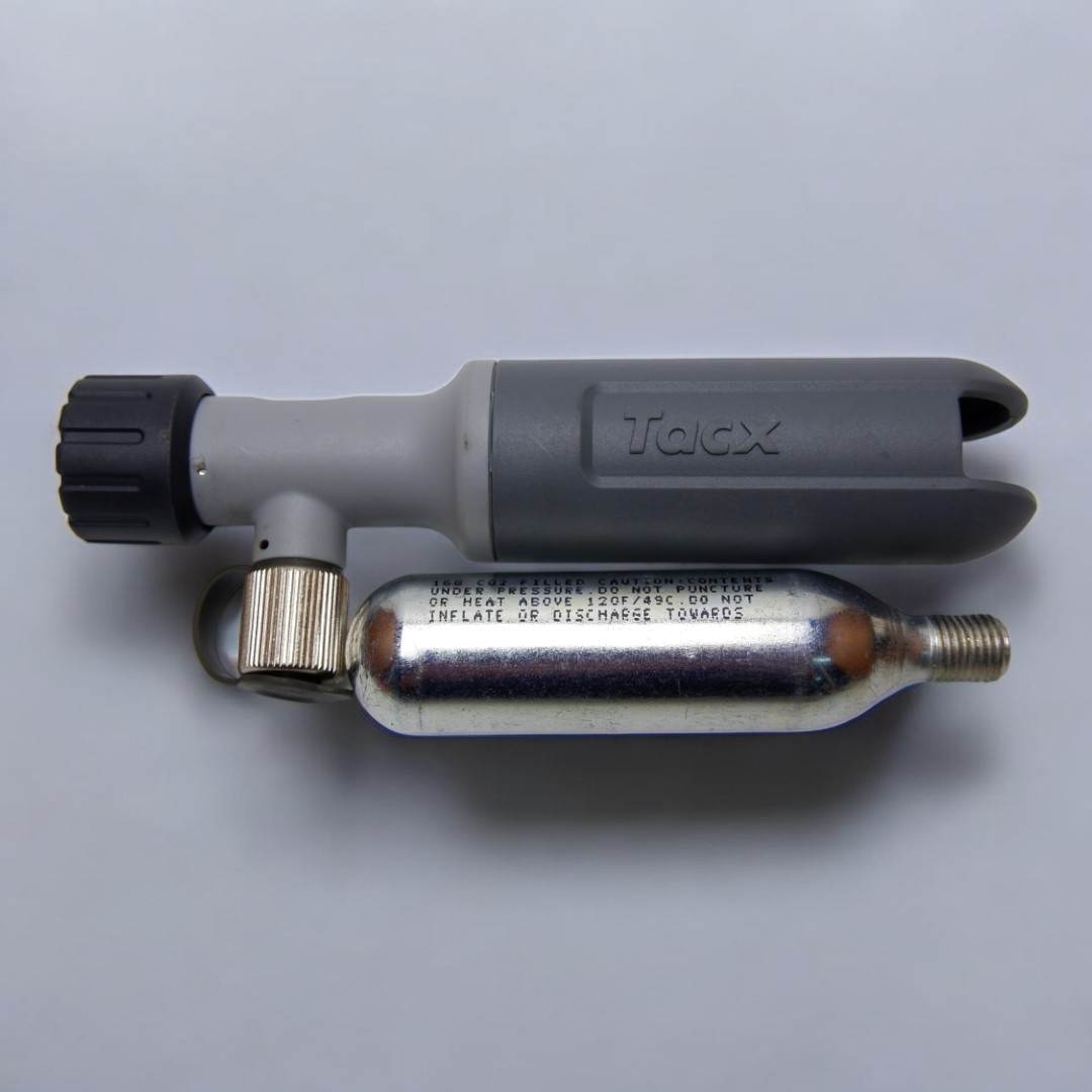 Tacx CO2 Inflator + 16g Threaded Cartridge ที่สูบลมยางจักรยาน CO2 แบบพกพา ของแท้ เติมเร็ว น้ำหนักเบา