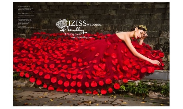 PW468- **พร้อมส่งเฉพาะชุดผู้หญิง**ชุดแต่งงานแฟนซี ชุดเดรสสีแดง ชุดถ่ายพรีเวดดิ้ง (prewedding dress) & ชุดแต่งงานแฟนซี (Fancy wedding dress) "ธีมสีแดง แดงสลับดำ"