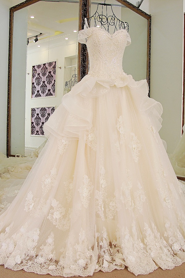 BRL073 **พรีออเดอร์**ชุดแต่งงานหรูหราประดับดอกไม้ผสมเพชรและคริสตัล สวยงามดุจเจ้าหญิง