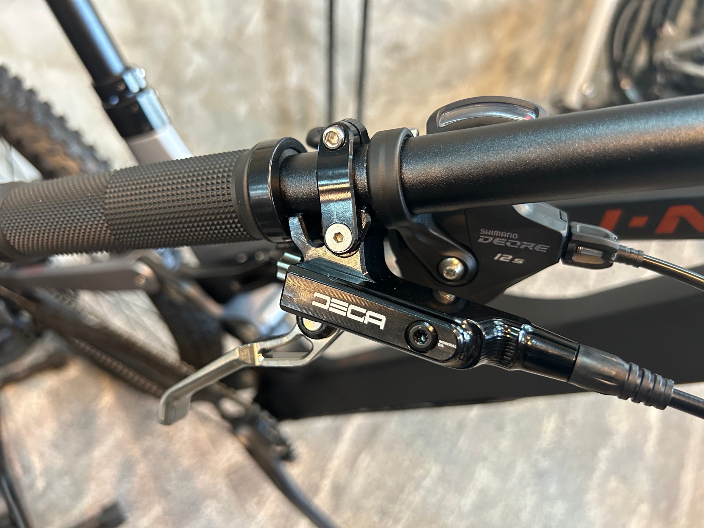 JAVA : 𝗦𝗔𝗟𝗧𝗔𝗙𝗢𝗦𝗦𝗜 𝗖𝗮𝗿𝗯𝗼𝗻 จักรยานเสือภูเขา Full-Suspension เฟรมคาร์บอน เกียร์ Shimano Deore 12 สปีด ดิสน้ำมัน