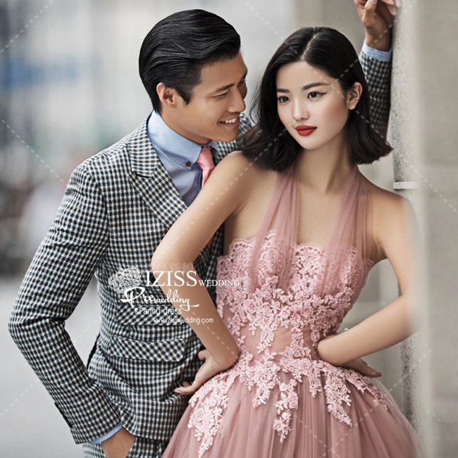 PW489 - **พรีออเดอร์เฉพาะชุดผู้หญิง** ชุดคู่ถ่ายพรีเวดดิ้ง (prewedding dress) & ชุดแต่งงานแฟนซี (Fancy wedding dress)ชายหญิง "ธีมสีชมพูนู้ด"