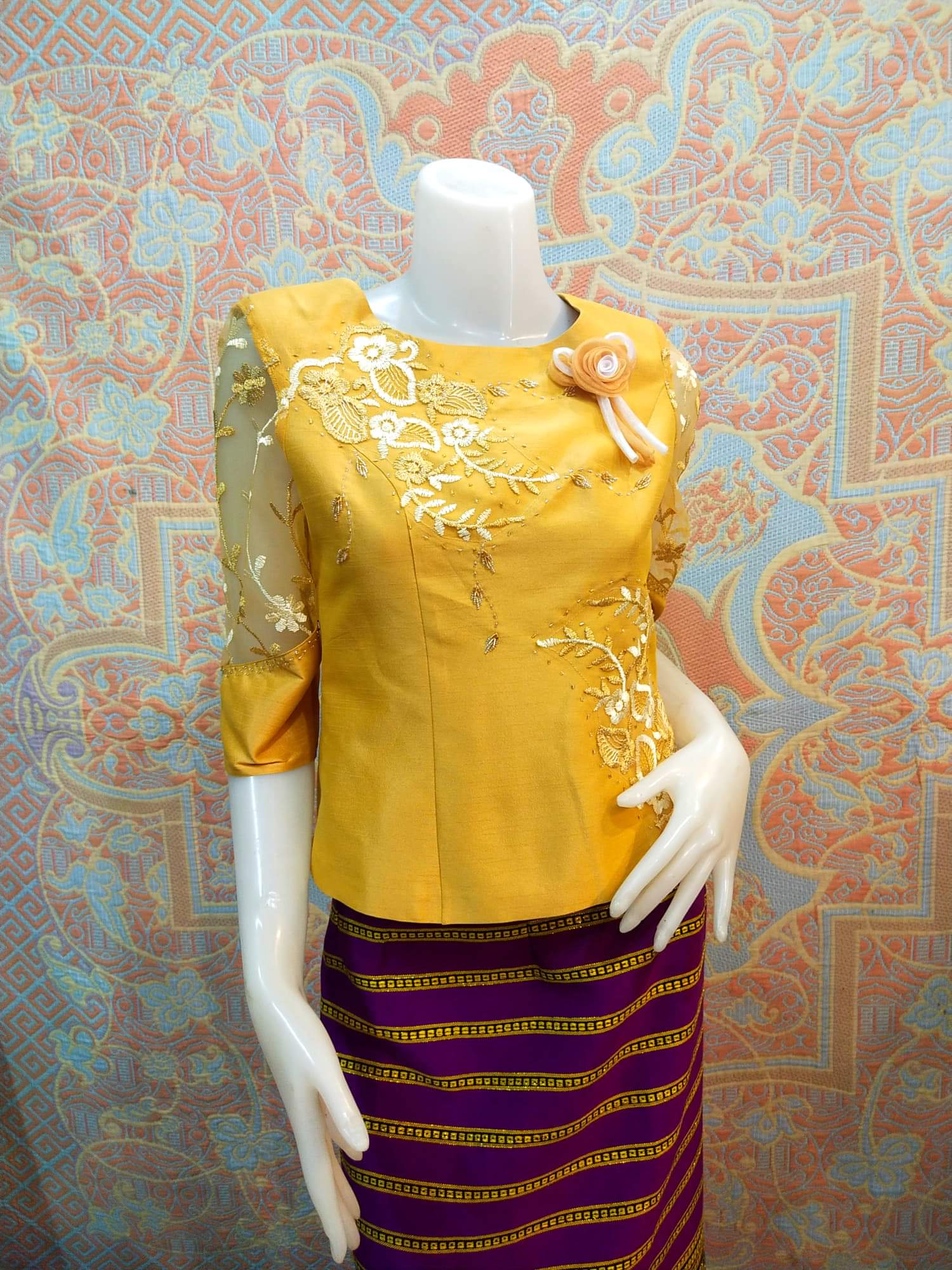 เสื้อผ้าไทยสีเหลืองทอง #เสื้อผ้าผ้าไหมสไตน์เกาหลีสีเหลืองทองปักเลื่อม #เสื้อทำงานผ้าไทย #เสื้อผ้าไหมสไตน์หรู