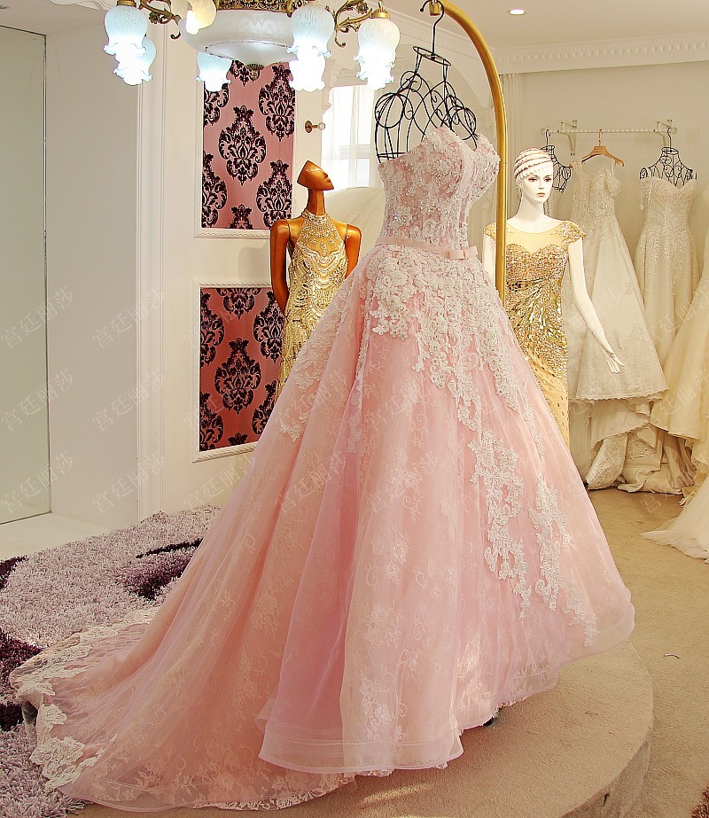 BRL046 **พรีออเดอร์**ชุดแต่งงานชมพูหรูหราประดับดอกไม้ผสมเพชรและคริสตัล สวยงามดุจเจ้าหญิง