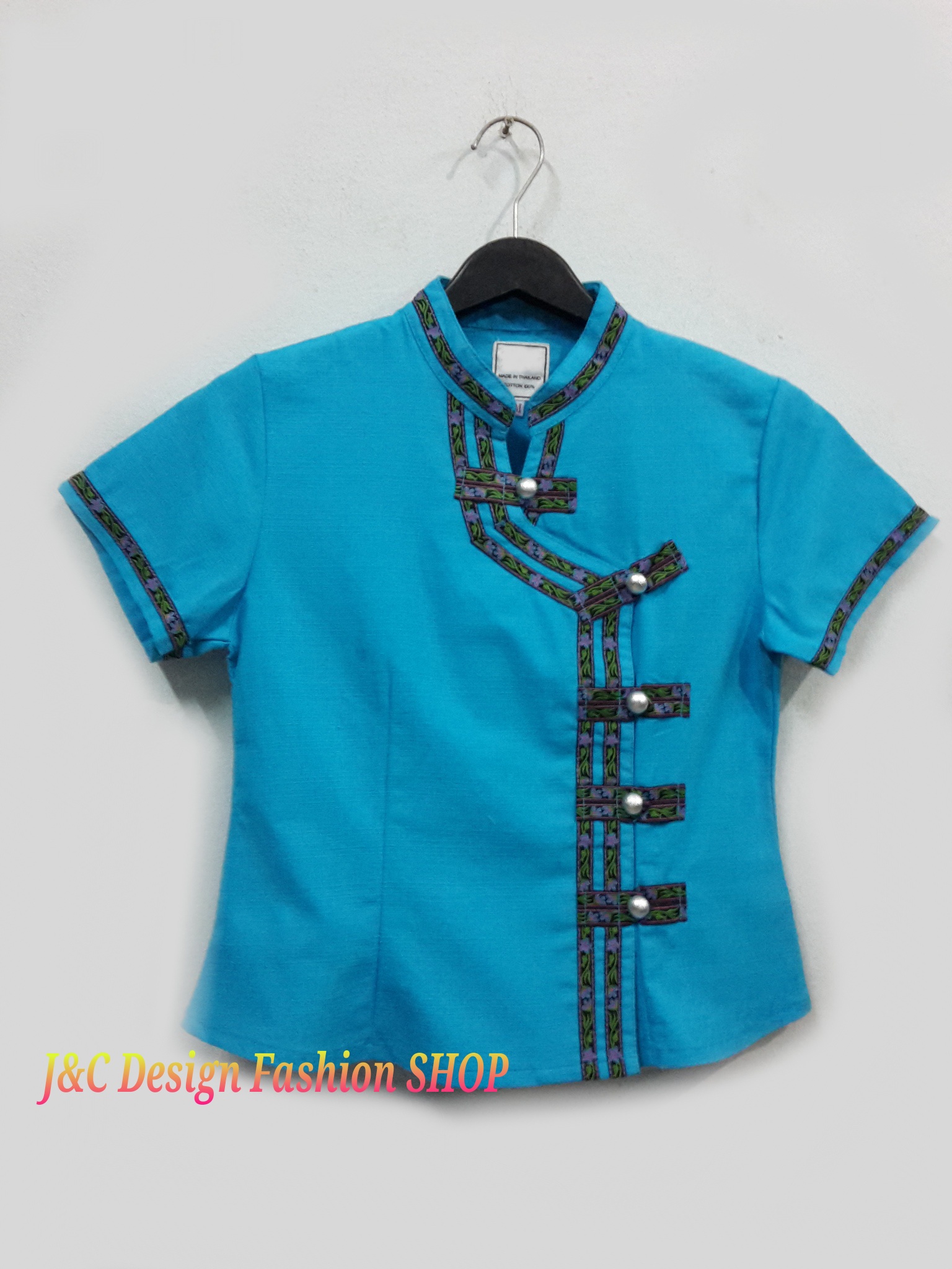 เสื้อผ้าไทยสีฟ้า เสื้อผ้าฝ้ายสีฟ้า เสื้อใส่ผ้าซิ่น เสื้อผ้าฝ้ายสีฟ้า แต่งผ้ากุ้นสีเงิน
