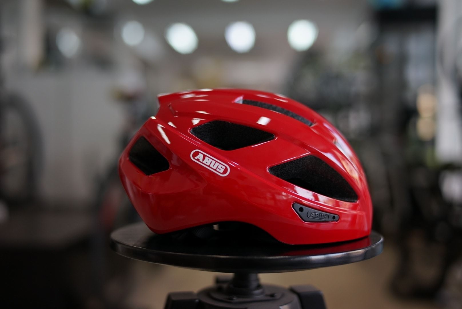 หมวกกันน็อคจักรยาน ใหม่ล่าสุด ABUS Macator เยอรมัน