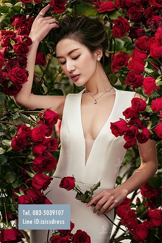 PW593 - **พรีออเดอร์ค่ะ** ชุดราตรีสีขาว เสื้อสูทผู้ชายสีดำ ชุดคู่ถ่ายพรีเวดดิ้ง (prewedding dress) & ชุดแต่งงานแฟนซี (Fancy wedding dress)ชายหญิง "ธีมสีขาว ดำ"