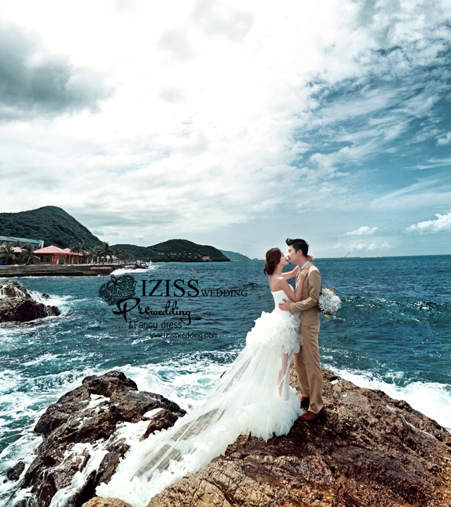 PW402- **พรีออเดอร์**ชุดคู่ถ่ายพรีเวดดิ้ง (prewedding dress) & ชุดแต่งงานแฟนซี (Fancy wedding dress)ชายหญิงสไตล์เจ้าชายเจ้าหญิง "ธีมสีน้ำเงิน"