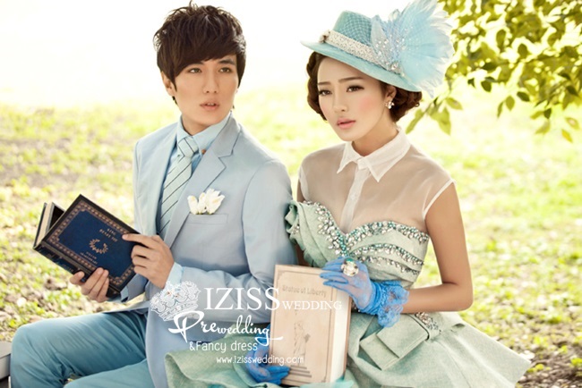 PW204 - พรีออเดอร์ ชุดคู่ถ่ายพรีเวดดิ้ง (prewedding dress) & ชุดแต่งงานแฟนซี (Fancy wedding dress)ชายหญิง "ธีมสีเขียว"