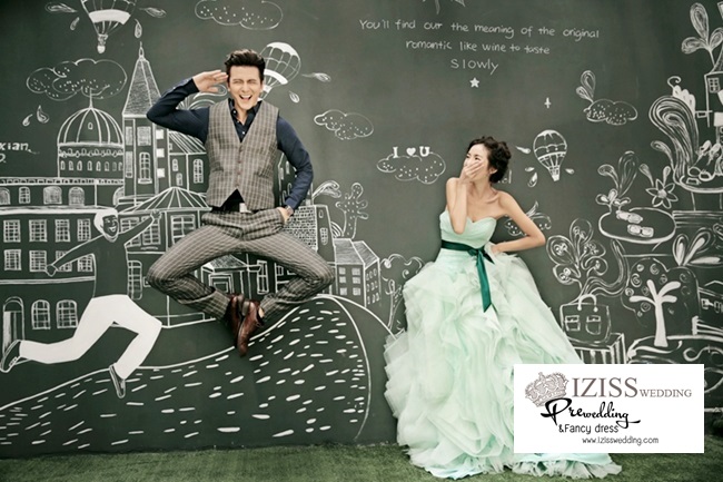 PW112 - **พร้อมส่งทั้งเซ็ท**ชุดคู่ถ่ายพรีเวดดิ้ง (prewedding dress) & ชุดแต่งงานแฟนซี (Fancy wedding dress)ชายหญิง "ธีมสีเขียว-เทา"