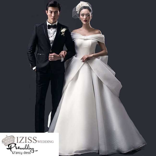 PW319 - **พรีออเดอร์ค่ะ** ชุดคู่ถ่ายพรีเวดดิ้ง (prewedding dress) & ชุดแต่งงานแฟนซี (Fancy wedding dress)ชายหญิง "ธีมชุดเจ้าสาวสีขาว-ดำ"