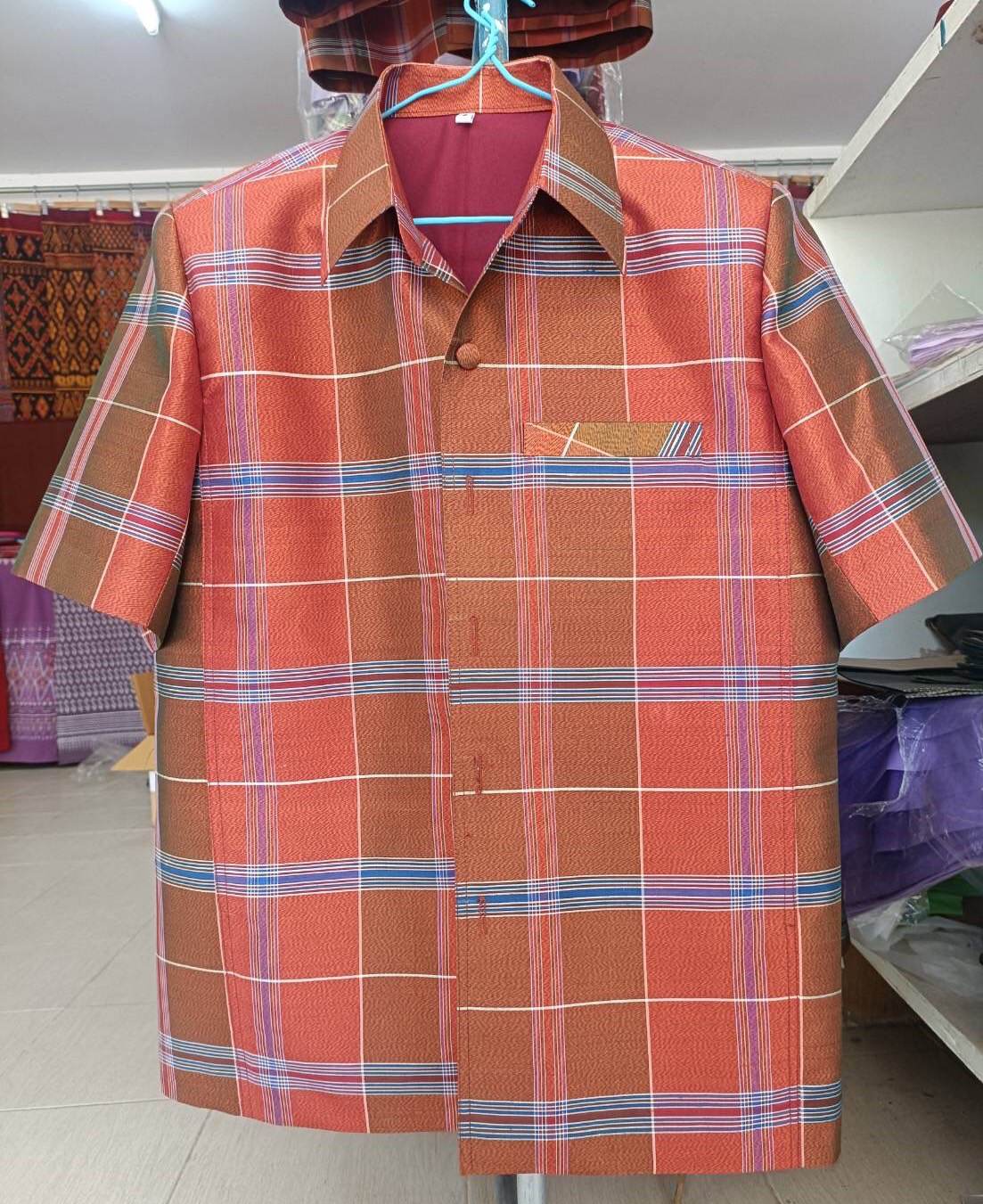 #เสื้อสูทชายไหมแท้ลายสโร่ง #เสื้อสูทชายไหมแท้ #สูทผ้าไทยชาย #ซาฟารีผ้าไทยชาย #สูทผ้าไหม, #สูทผ้าไทย #ซาฟารีชาย