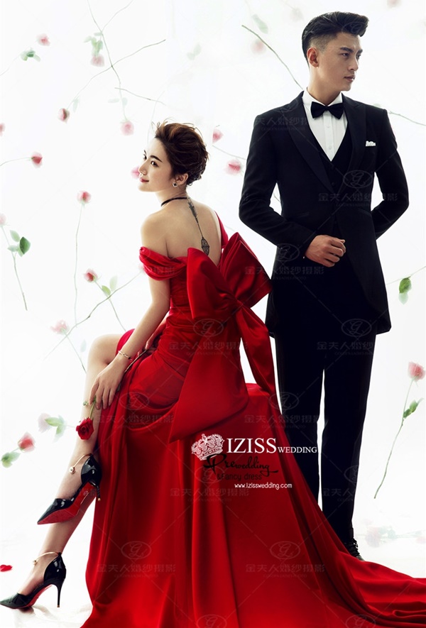 PW599- **พร้อมส่งค่ะ** ชุดราตรีสีแดง เสื้อสูทผู้ชายสีดำ ชุดคู่ถ่ายพรีเวดดิ้ง (prewedding dress) & ชุดแต่งงานแฟนซี (Fancy wedding dress)ชายหญิง "ธีมสีแดง ดำ"