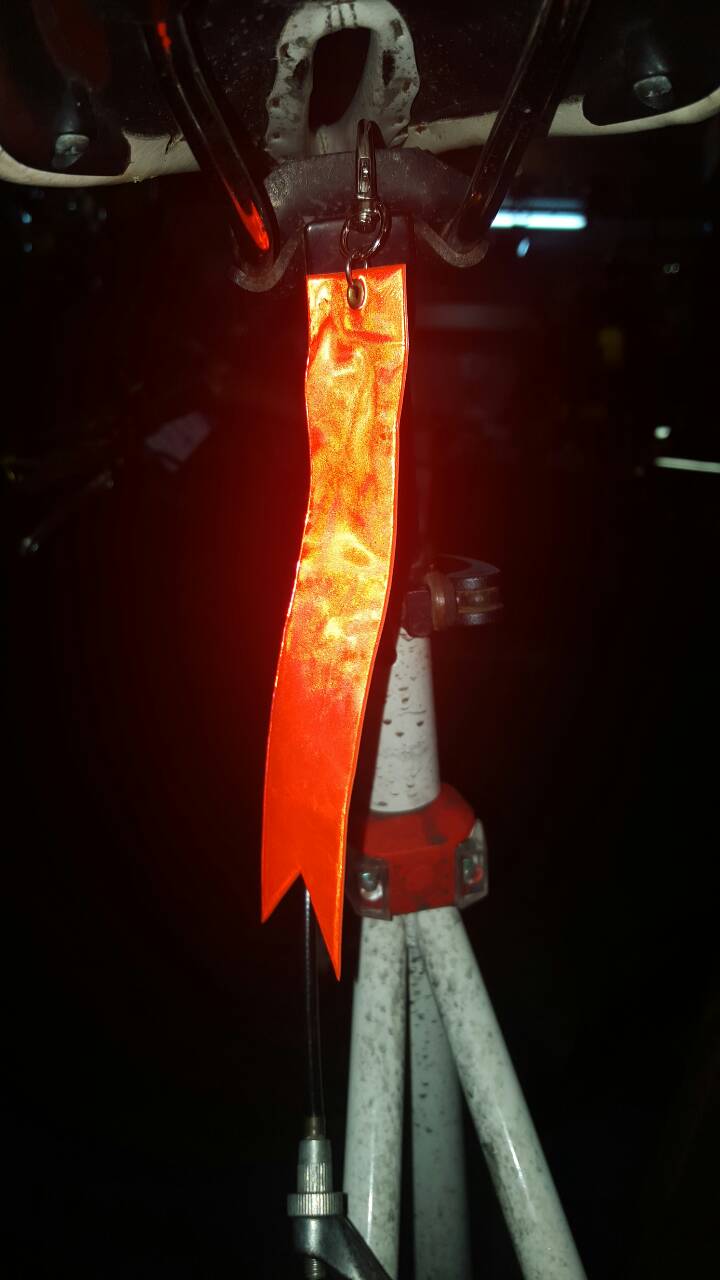 พวงกุญแจสะท้อนแสง ห้อยกระเป๋า ติดรถจักรยาน