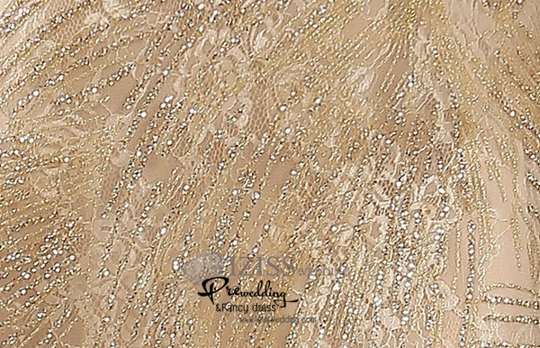 T005**พรีออเดอร์เดรสสีทอง**ชุดราตรียาวสีทองทั้งชุด แขนสั้นเต่อ เล่นดีเทลตกแต่งแถบสีทองนูนบนลายผ้า ชุดเข้ารูป พร้อมเข็มขัดสวยหรู งานเกรดพรีเมี่ยม ไฮโซมากๆ ค่ะ