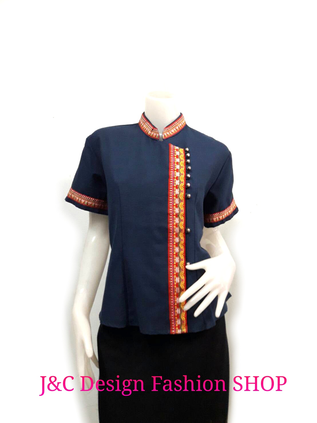 เสื้อผ้าไทยสไตน์อิสานไซร์44 เสื้อผ้าฝ้ายสีครามภูไทยไซร์ใหญ่ เสื้อใส่ผ้าซิ่นสีสีกรมท่าSize 44" เสื้อผ้าฝ้ายสีน้ำเงินคอจีนกระดุมหน้าไซร์ใหญ่พิเศษ