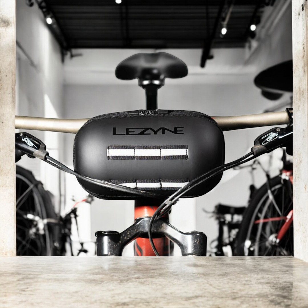 กระเป๋าหน้าจักรยาน LEZYNE HARD BAR CADDY 2.2L
