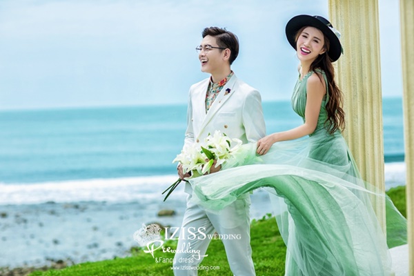 PW457- **พรีออเดอร์**ชุดแต่งงานแฟนซี ชุดเดรสสีเขียวอ่อน ชุดถ่ายพรีเวดดิ้ง (prewedding dress) & ชุดแต่งงานแฟนซี (Fancy wedding dress) "ธีมสีขาว เขียว"