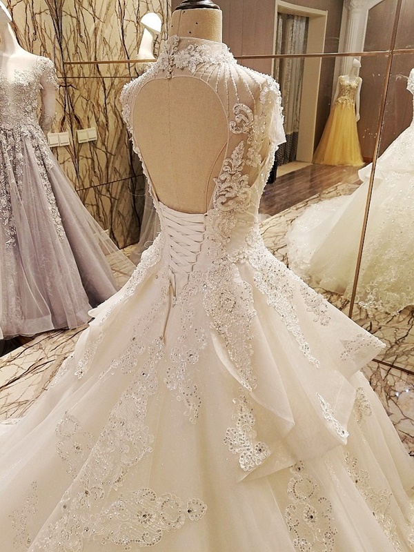 BRL074 **พรีออเดอร์**ชุดแต่งงานหรูหราประดับดอกไม้ผสมเพชรและคริสตัล สวยงามดุจเจ้าหญิง