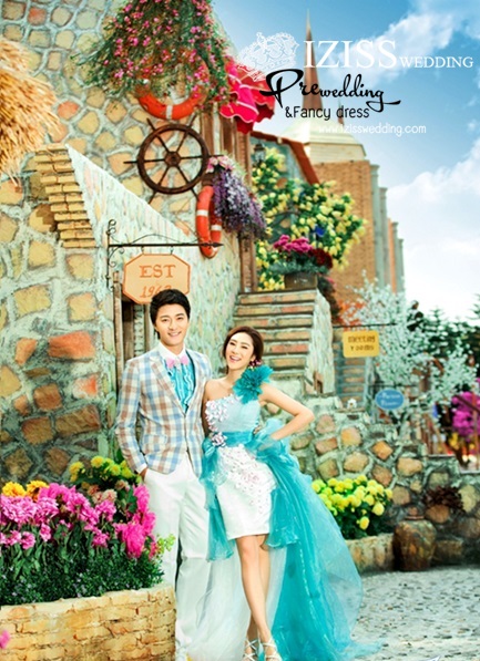 PW142 - Pre-order ชุดคู่ถ่ายพรีเวดดิ้ง (prewedding dress) & ชุดแต่งงานแฟนซี (Fancy wedding dress)ชายหญิง "ธีมสีฟ้า-ขาว"