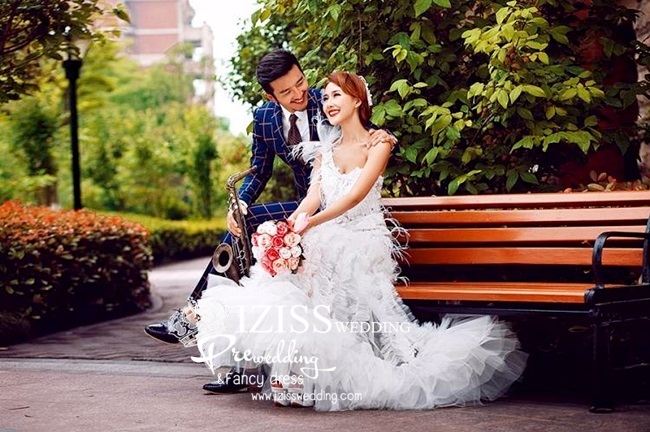 PW091 - Pre order ชุดคู่ถ่ายพรีเวดดิ้ง (prewedding dress) & ชุดแต่งงานแฟนซี (Fancy wedding dress)ชายหญิง "ธีมสีขาว-น้ำเงิน"