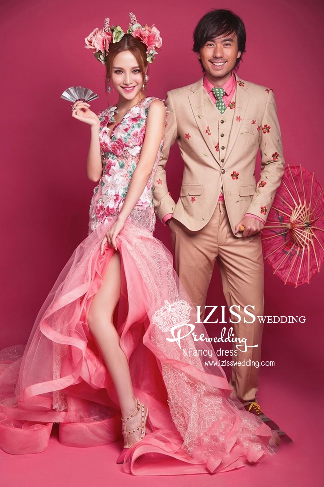 PW344-**พร้อมส่ง **ชุดคู่ถ่ายพรีเวดดิ้ง (prewedding dress) & ชุดแต่งงานแฟนซี (Fancy wedding dress)ชายหญิง "ธีมสีชมพู"