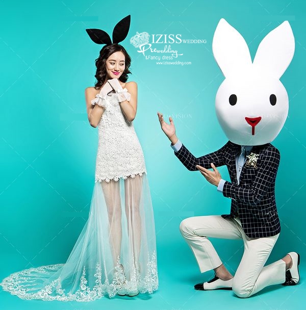 PW552- **พรีออเดอร์ค่ะ**ชุดคู่ถ่ายพรีเวดดิ้ง (prewedding dress) & ชุดแต่งงานแฟนซี (Fancy wedding dress)ชายหญิง "ธีมสีขาว ดำ"