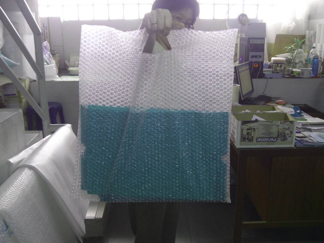 ถุงหิ้วที่ทำจากแอร์บับเบิ้ล