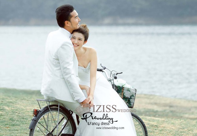 PW243 - **พร้อมส่งเฉพาะชุดผู้ชาย** ชุดคู่ถ่ายพรีเวดดิ้ง (prewedding dress) & ชุดแต่งงานแฟนซี (Fancy wedding dress)ชายหญิง "ธีมสีขาว"