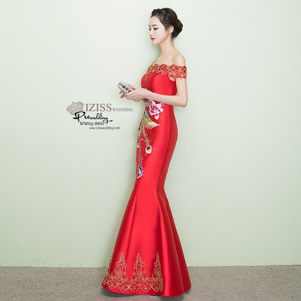 PW615- **พร้อมส่งสีแดง**ชุดกี่เพ้ายาวไหล่ปาด ชุดยกน้ำชา ชุดถ่ายพรีเวดดิ้ง (prewedding dress) & ชุดแต่งงานแฟนซี (Fancy wedding dress) "ธีมสีแดง"