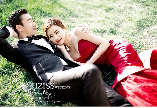 PW426- **พร้อมส่งทั้งเซ็ท**ชุดคู่ถ่ายพรีเวดดิ้ง (prewedding dress) & ชุดแต่งงานแฟนซี (Fancy wedding dress)ชายหญิง "ธีมสีแดง-ดำ"