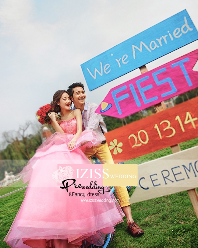 PW298 - **เลิกผลิตค่ะ** ชุดคู่ถ่ายพรีเวดดิ้ง (prewedding dress) & ชุดแต่งงานแฟนซี (Fancy wedding dress)ชายหญิง "ธีมสีชมพู-ขาวเหลือง"