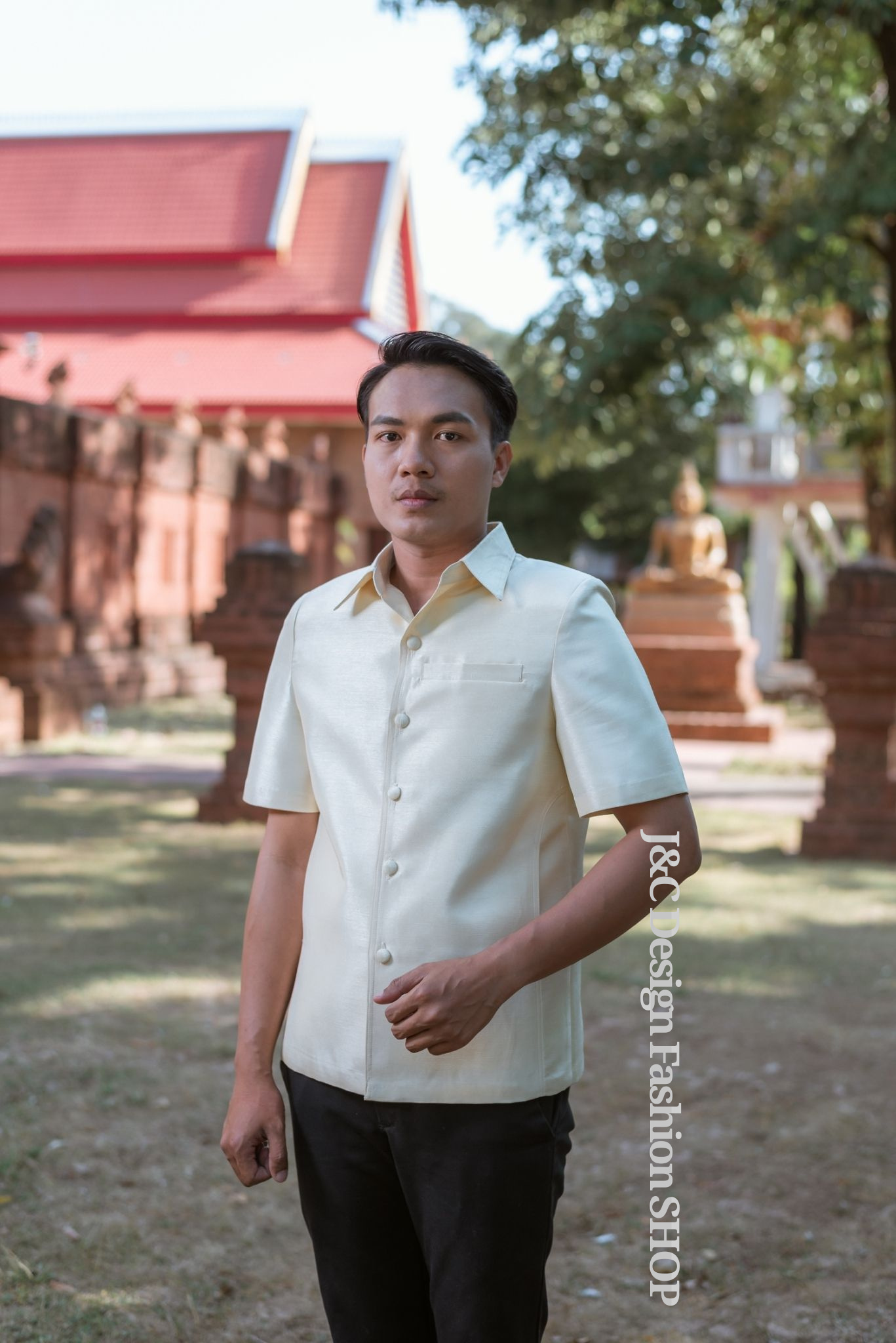 เสื้อสูทชายไหมแพรทิพย์สีครีมงาช้าง เสื้อสูทชายไหมประดิษฐ์ สูทผ้าไทยชาย ซาฟารีผ้าไทยชายสีครีมงาช้าง