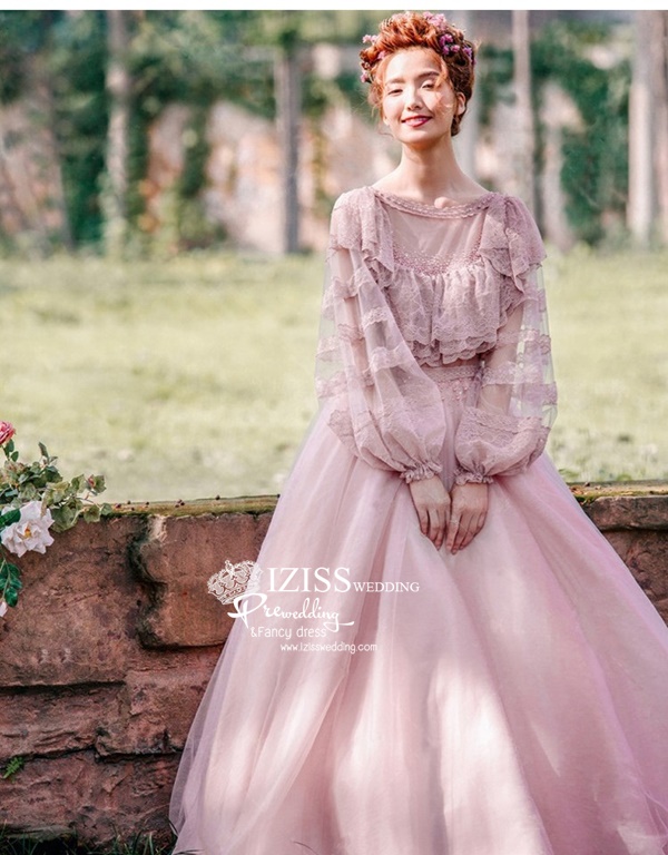 PW566- **พร้อมส่งค่ะ**ชุดคู่ถ่ายพรีเวดดิ้ง (prewedding dress) & ชุดแต่งงานแฟนซี (Fancy wedding dress)ชายหญิง "ธีมสีชมพูกลีบบัว"
