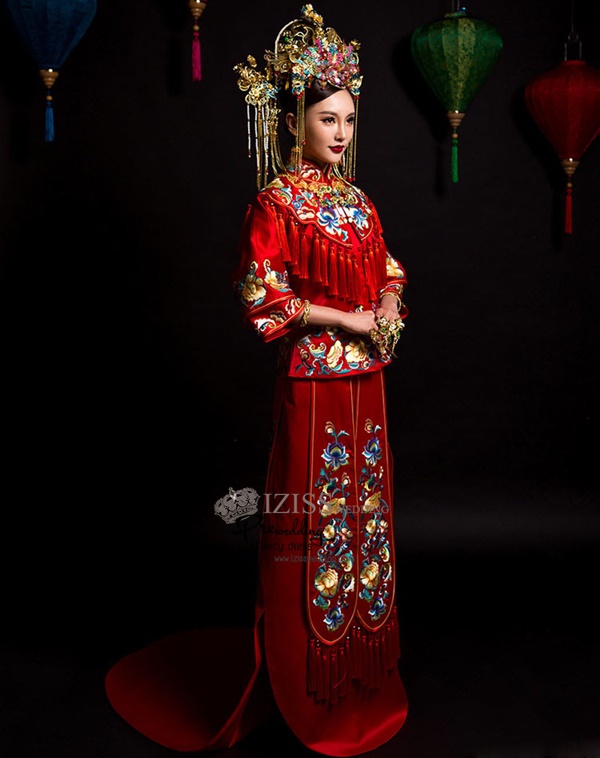 PW619 **พรีออเดอร์ค่ะ**ชุดแฟนซีกี่เพ้าประยุกต์ ชุดคู่ถ่ายพรีเวดดิ้ง (prewedding dress) & ชุดแต่งงานแฟนซี (Fancy wedding dress)ชายหญิง "ธีมสีแดง"