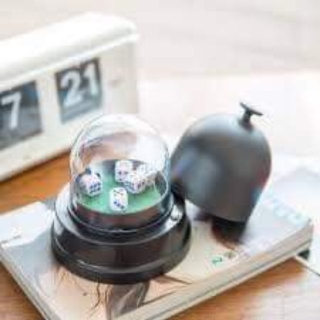 เครื่องทอยลูกเต๋า ของเล่นลูกเต๋่า