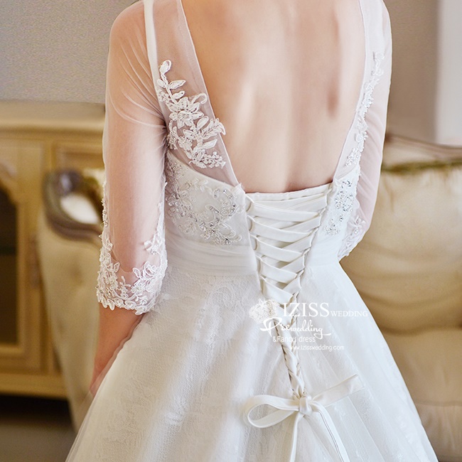 BRL060**พรีออเดอร์**ชุดแต่งงานสีขาวหรูหราประดับดอกไม้ผสมเพชรและคริสตัล สวยงามดุจเจ้าหญิง