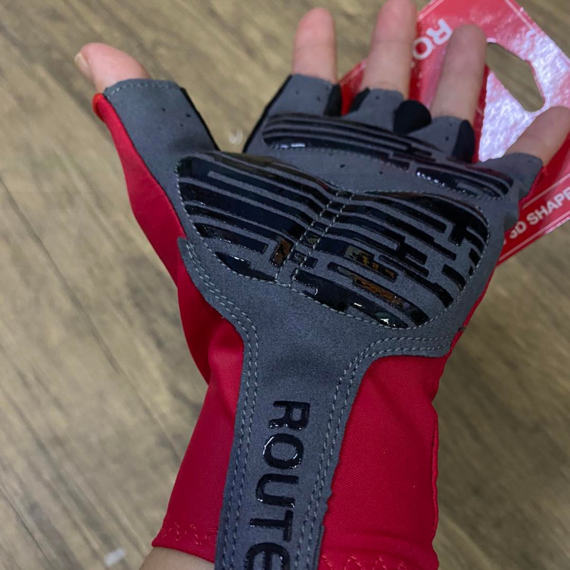 ถุงมือปั่นจักรยาน ROUTE รุ่นหุ้มข้อมือ ทรง 3D