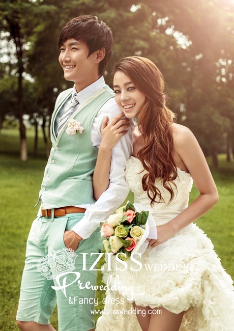 PW021 - **พรีออเดอร์ค่ะ** ชุดคู่ถ่ายพรีเวดดิ้ง (prewedding dress) & ชุดแต่งงานแฟนซี (Fancy wedding dress)ชายหญิง "ธีมสีขาว-เขียว"