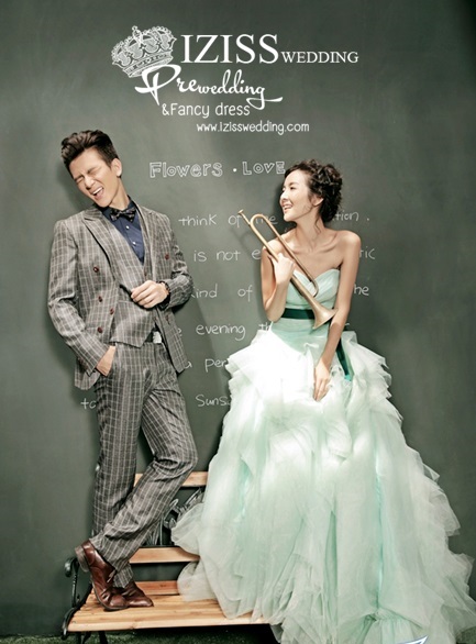PW112 - **พร้อมส่งทั้งเซ็ท**ชุดคู่ถ่ายพรีเวดดิ้ง (prewedding dress) & ชุดแต่งงานแฟนซี (Fancy wedding dress)ชายหญิง "ธีมสีเขียว-เทา"