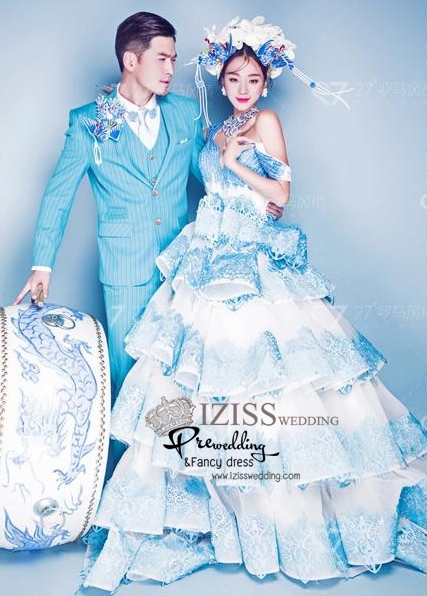 PW378 - **พรีออเดอร์** ชุดจีนสีฟ้าสไตล์โมเดริ์น ชุดคู่ถ่ายพรีเวดดิ้ง (prewedding dress) & ชุดแต่งงานแฟนซี (Fancy wedding dress)ชายหญิง "ธีมสีฟ้าขาว"