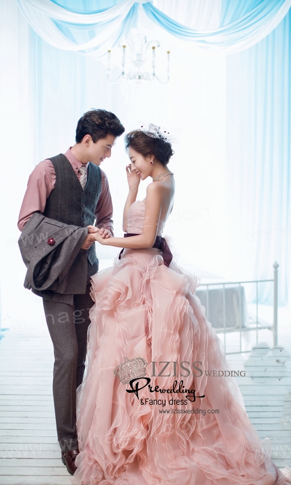 PW606- **พร้อมส่งชุดผู้หญิงค่ะ**ชุดถ่ายพรีเวดดิ้ง (prewedding dress) & ชุดแต่งงานแฟนซี (Fancy wedding dress)หญิง "ธีมสีโอโรส"