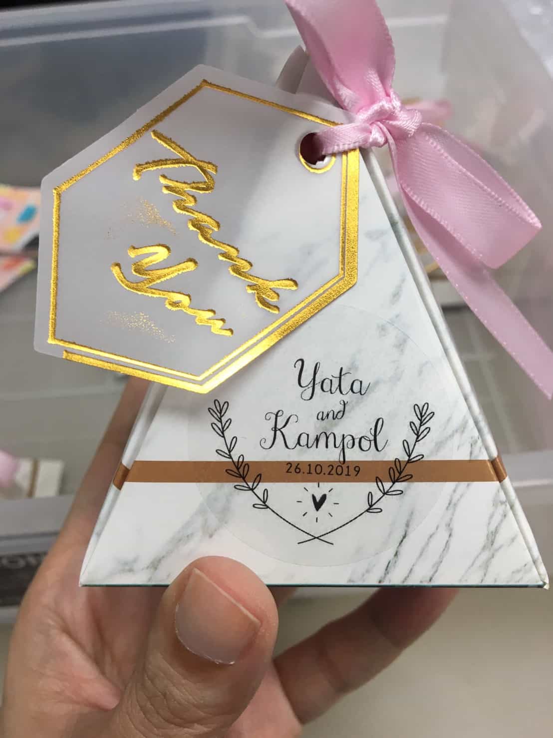 พิมพ์ป้ายแท็กห้อยสินค้า (สั่งผลิตตามรูปทรงและขนาดที่ต้องการ)